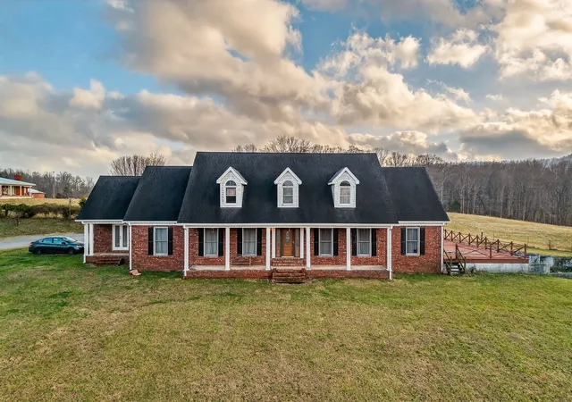 Single family home for sale at 9334 Short Mountain Rd, Smithville, TN 37166 | MLS# 3598463