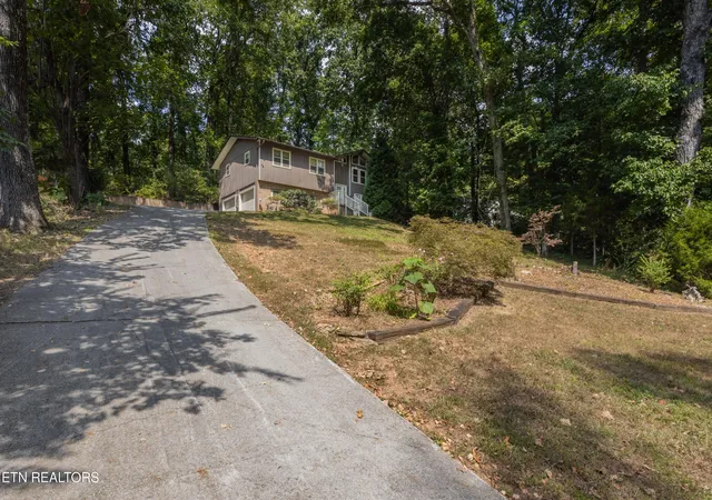 Photo 2 of Single family home for sale at 5029 Ridgemont Dr, Knoxville, TN 37918 | MLS# 3597921 | Listing updated on 2026-09-23