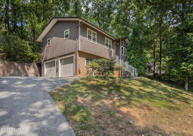 Photo 3 of Single family home for sale at 5029 Ridgemont Dr, Knoxville, TN 37918 | MLS# 3597921 | Listing updated on 2026-09-23