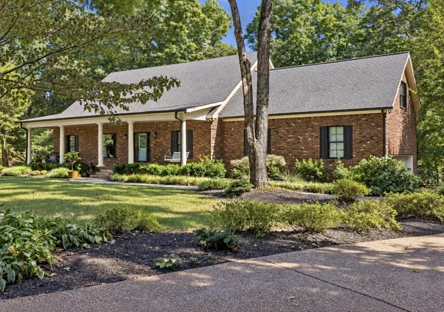 Single family home for sale at 102 Ridglea Ct, Burns, TN 37029 | MLS# 3603701