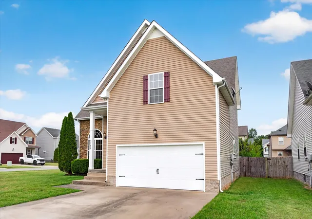 Photo 2 of Single family home for sale at 3749 Silver Fox Ct, Clarksville, TN 37040 | MLS# 3597983 | Listing updated on 2026-10-24