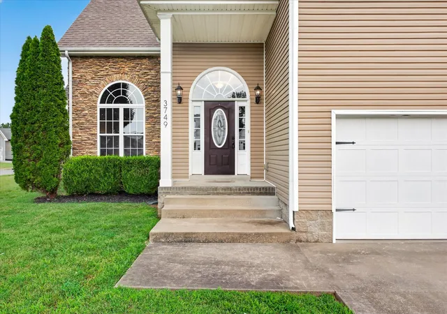 Photo 3 of Single family home for sale at 3749 Silver Fox Ct, Clarksville, TN 37040 | MLS# 3597983 | Listing updated on 2026-10-24