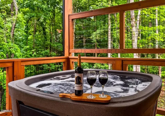 Photo 3 of Single family home for sale at 615 Country Oaks Dr, Pigeon Forge, TN 37863 | MLS# 3597989 | Listing updated on 2026-09-23