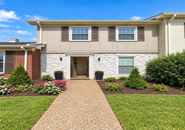 Photo 1 of Townhouse for sale at 1011 Murfreesboro Rd #B2, Franklin, TN 37064 | MLS# 3601594 | Listing updated on 2026-10-04