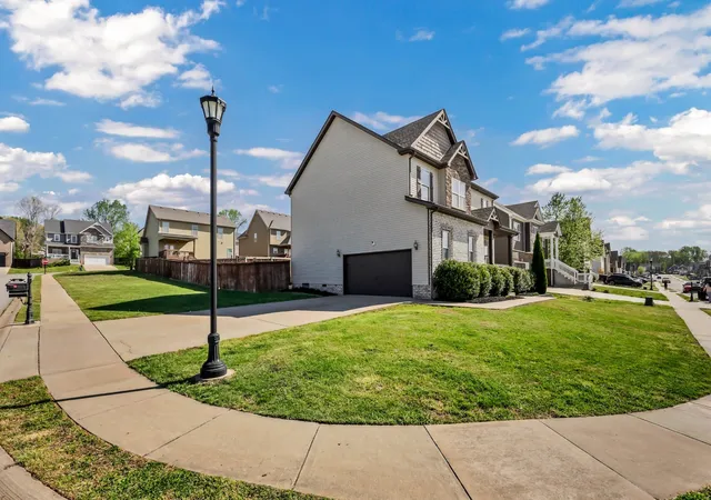 Photo 3 of Single family home for sale at 109 Easton Dr, Clarksville, TN 37043 | MLS# 3601722 | Listing updated on 2026-09-27