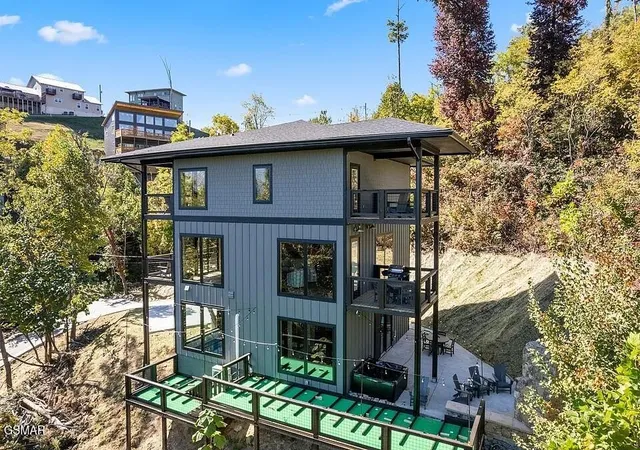 Photo 1 of Single family home for sale at 741 Chestnut Dr, Gatlinburg, TN 37738 | MLS# 3597998 | Listing updated on 2026-09-28