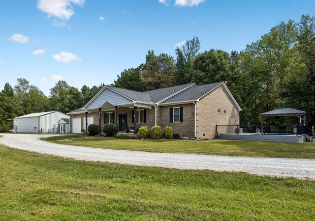 Photo 2 of Single family home for sale at 2428 Old Natchez Tr Trl, Camden, TN 38320 | MLS# 3598117 | Listing updated on 2026-09-25