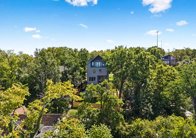 Photo 2 of Single family home for sale at 3304 Love Cir, Nashville, TN 37212 | MLS# 3602513 | Listing updated on 2026-10-04