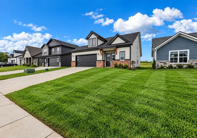 Photo 2 of Single family home for sale at 2725 Brewster Dr, Clarksville, TN 37042 | MLS# 3598556 | Listing updated on 2026-09-24