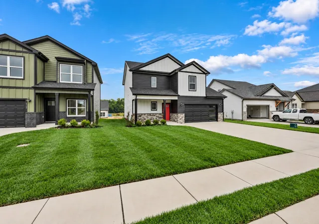 Photo 3 of Single family home for sale at 2716 Brewster Dr, Clarksville, TN 37042 | MLS# 3598552 | Listing updated on 2026-09-24