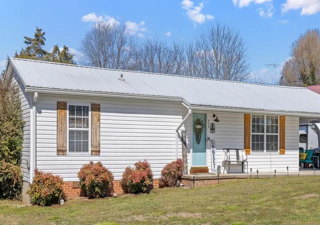 Photo 1 of Sale Pending at 906 Boaz St, Athens, TN 37303 | MLS# 3598072 | Listing updated on 2026-09-23