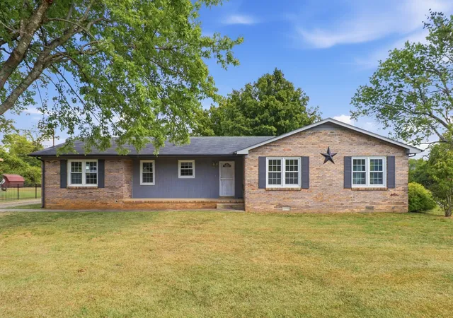 Photo 3 of Single family home for sale at 906 Mead Dr, Shelbyville, TN 37160 | MLS# 3598085 | Listing updated on 2026-09-23