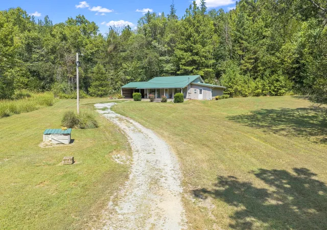 Photo 4 of Single family home for sale at 4334 Swindle Crk Rd, Linden, TN 37096 | MLS# 3598114 | Listing updated on 2026-09-23