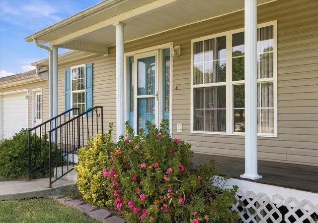Photo 1 of Single family home for sale at 100 Meadows Ln, Mc Ewen, TN 37101 | MLS# 3598599 | Listing updated on 2026-10-26