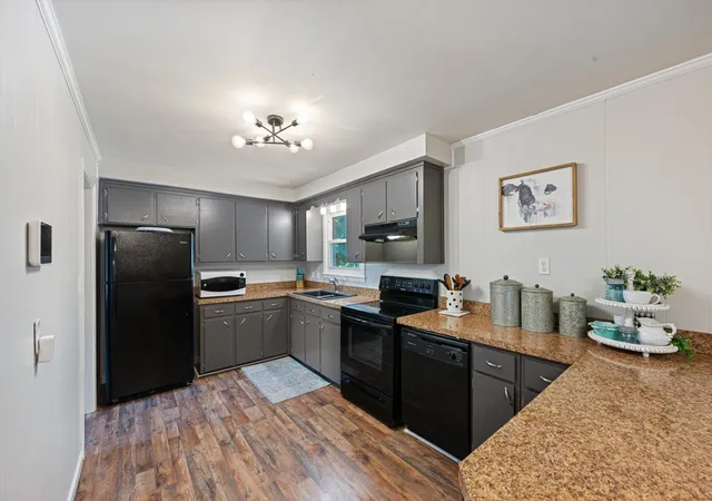 Photo 2 of Single family home for sale at 418 Seay Ct, Clarksville, TN 37043 | MLS# 3602083 | Listing updated on 2026-10-26