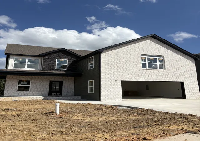 Photo 1 of Single family home for sale at 165 Dewberry Ct, Clarksville, TN 37042 | MLS# 3601385 | Listing updated on 2026-09-25