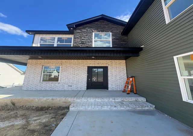 Photo 3 of Single family home for sale at 165 Dewberry Ct, Clarksville, TN 37042 | MLS# 3601385 | Listing updated on 2026-09-25