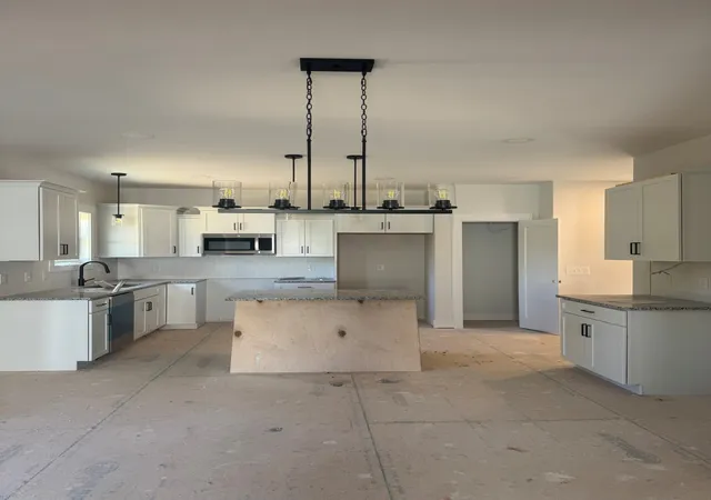Photo 4 of Single family home for sale at 165 Dewberry Ct, Clarksville, TN 37042 | MLS# 3601385 | Listing updated on 2026-09-25