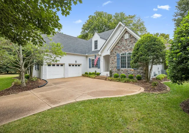 Photo 2 of Single family home for sale at 804 Willowsprings Blvd, Franklin, TN 37064 | MLS# 3599197 | Listing updated on 2026-09-25