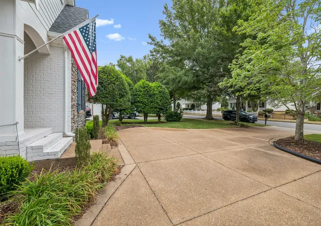 Photo 3 of Single family home for sale at 804 Willowsprings Blvd, Franklin, TN 37064 | MLS# 3599197 | Listing updated on 2026-09-25