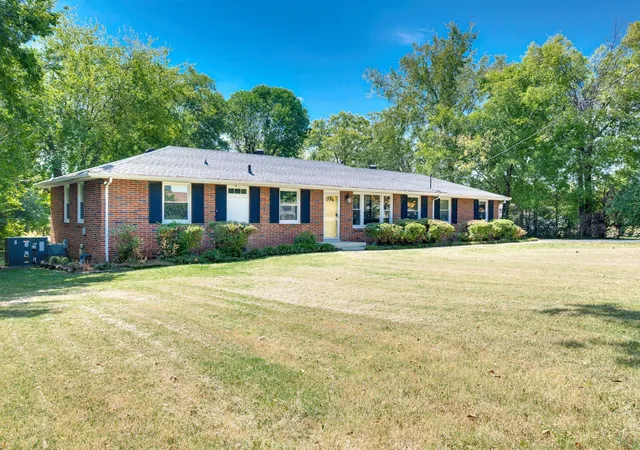 Photo 3 of Single family home for sale at 570 Joyce Ln, Nashville, TN 37216 | MLS# 3598701 | Listing updated on 2026-10-01