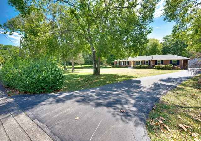 Photo 3 of Single family home for sale at 570 Joyce Ln, Nashville, TN 37216 | MLS# 3598701 | Listing updated on 2026-10-01