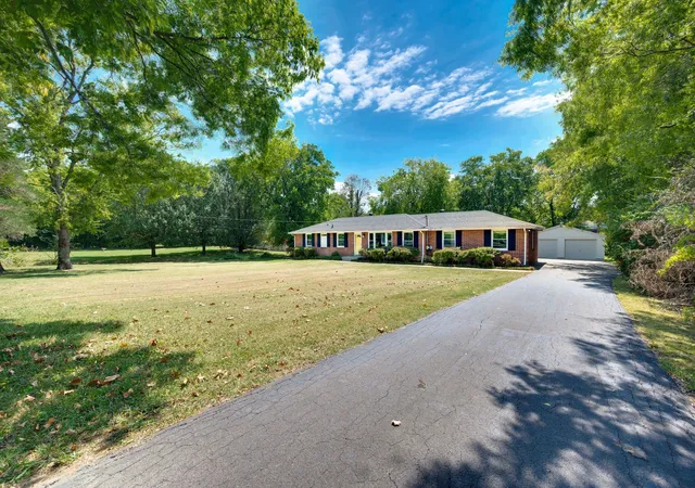 Photo 4 of Single family home for sale at 570 Joyce Ln, Nashville, TN 37216 | MLS# 3598701 | Listing updated on 2026-10-01