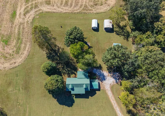 Photo 1 of Single family home for sale at 3309 Yellow Crk Rd, Dickson, TN 37055 | MLS# 3615669 | Listing updated on 2026-10-09