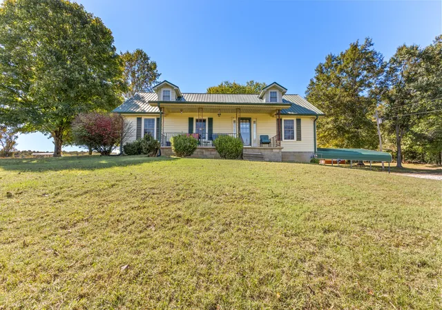 Photo 2 of Single family home for sale at 3309 Yellow Crk Rd, Dickson, TN 37055 | MLS# 3615669 | Listing updated on 2026-10-09