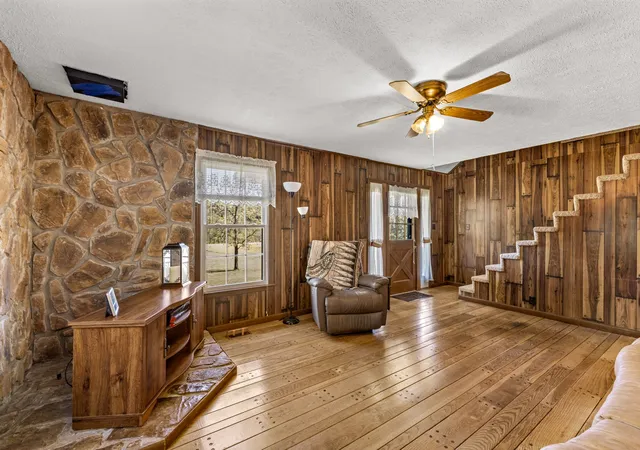 Photo 4 of Single family home for sale at 3309 Yellow Crk Rd, Dickson, TN 37055 | MLS# 3615669 | Listing updated on 2026-10-09