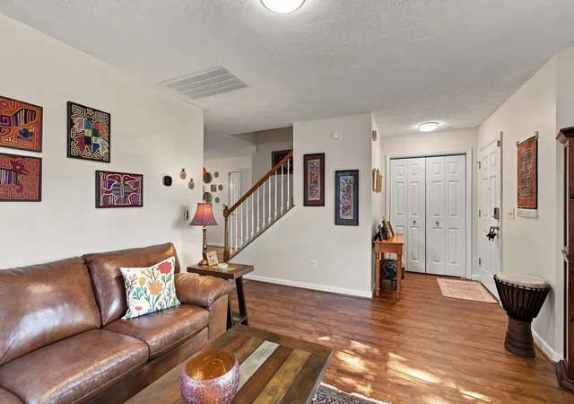 Photo 3 of Single family home for sale at 1128 Phelissa Dr, La Vergne, TN 37086 | MLS# 3598482 | Listing updated on 2026-09-26