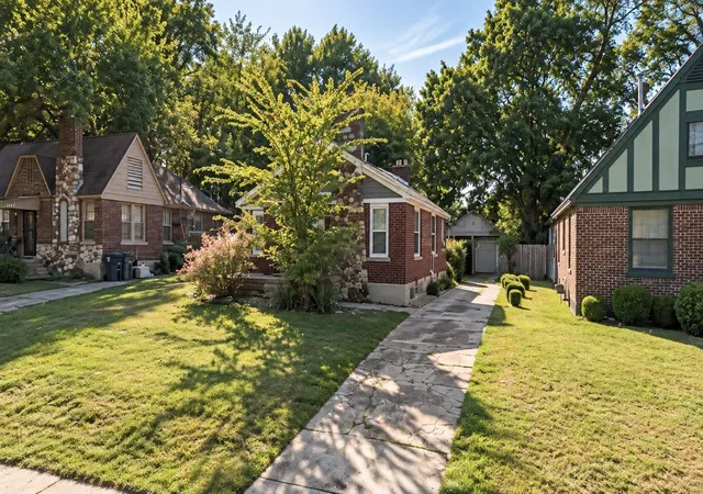 Photo 2 of Single family home for sale at 975 Stonewall St, Memphis, TN 38107 | MLS# 3598135 | Listing updated on 2026-09-23