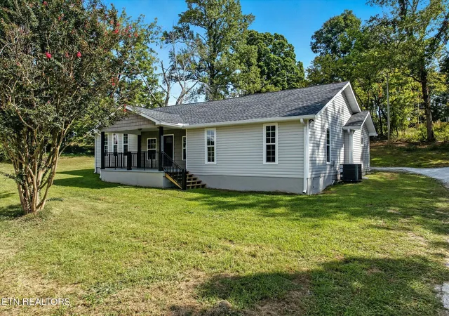 Photo 3 of Single family home for sale at 1309 Summit St, Athens, TN 37303 | MLS# 3598138 | Listing updated on 2026-09-23
