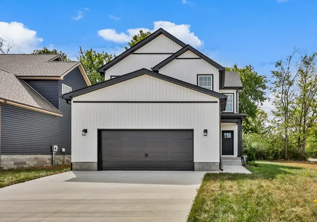 Photo 2 of Single family home for sale at 302 Switchgrass Dr, Clarksville, TN 37042 | MLS# 3598724 | Listing updated on 2026-10-05