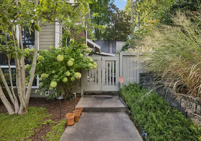 Photo 3 of Townhouse for sale at 2907 Oakland Ave, Nashville, TN 37212 | MLS# 3598960 | Listing updated on 2026-10-04