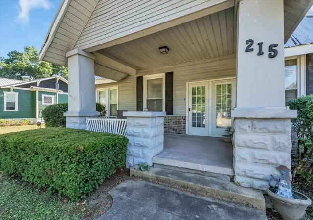 Photo 3 of Single family home for sale at 215 N Polk St, Tullahoma, TN 37388 | MLS# 3601780 | Listing updated on 2026-09-27