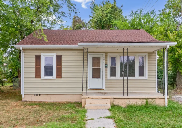 Photo 1 of Sale Pending at 603 Glass Ln, Hopkinsville, KY 42240 | MLS# 3598229 | Listing updated on 2026-10-16