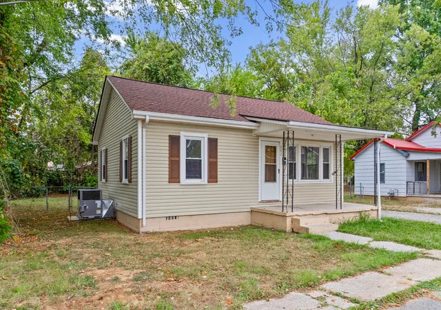 Photo 2 of Sale Pending at 603 Glass Ln, Hopkinsville, KY 42240 | MLS# 3598229 | Listing updated on 2026-10-16
