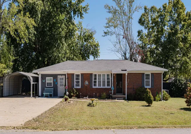 Photo 1 of Single family home for sale at 307 Hinson St, Hohenwald, TN 38462 | MLS# 3603048 | Listing updated on 2026-09-30