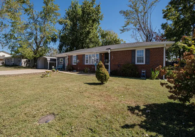 Photo 3 of Single family home for sale at 307 Hinson St, Hohenwald, TN 38462 | MLS# 3603048 | Listing updated on 2026-09-30