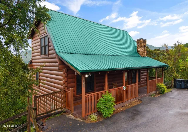 Photo 1 of Single family home for sale at 3303 Kestrel Way, Pigeon Forge, TN 37863 | MLS# 3598173 | Listing updated on 2026-09-23