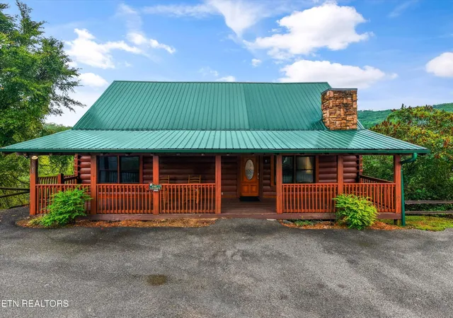 Photo 2 of Single family home for sale at 3303 Kestrel Way, Pigeon Forge, TN 37863 | MLS# 3598173 | Listing updated on 2026-09-23