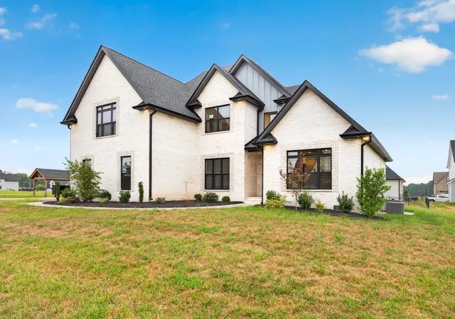 Photo 2 of Single family home for sale at 1717 Oliver Park Blvd, Clarksville, TN 37043 | MLS# 3598200 | Listing updated on 2026-09-24