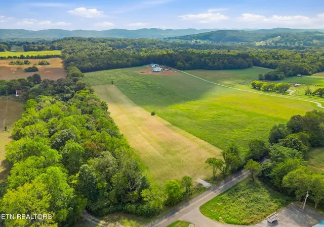 Photo 4 of House for sale at 9 W Old A J Hwy, New Market, TN 37820 | MLS# 3598190 | Listing updated on 2026-09-23