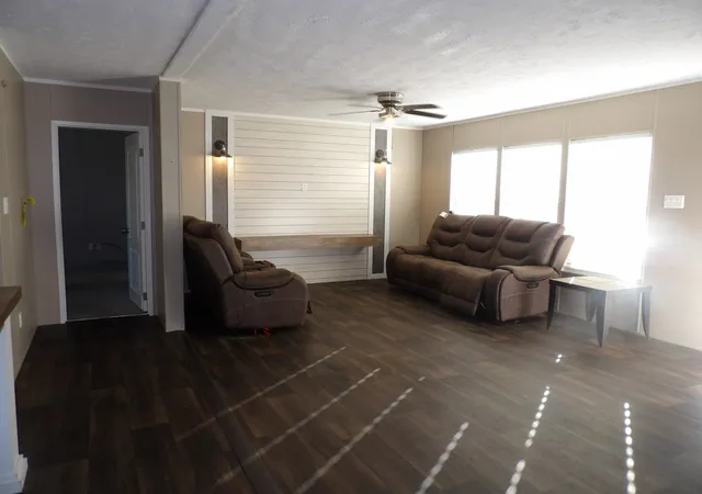 Photo 3 of Manufactured home for sale at 1071 Katherine St, Gallatin, TN 37066 | MLS# 3598917 | Listing updated on 2026-10-08