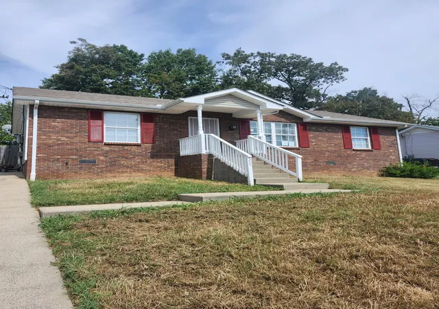 Photo 1 of Single family home for sale at 355 Donna Dr, Clarksville, TN 37042 | MLS# 3598494 | Listing updated on 2026-09-26