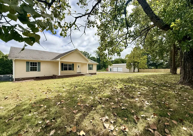 Photo 1 of Single family home for sale at 1235 Yell Rd, Lewisburg, TN 37091 | MLS# 3599463 | Listing updated on 2026-10-08