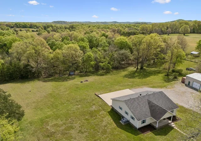 Photo 3 of Single family home for sale at 1235 Yell Rd, Lewisburg, TN 37091 | MLS# 3599463 | Listing updated on 2026-10-08