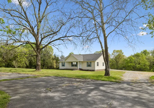 Photo 3 of Single family home for sale at 1235 Yell Rd, Lewisburg, TN 37091 | MLS# 3599463 | Listing updated on 2026-10-08