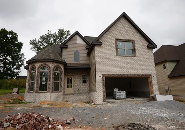 Photo 2 of Single family home for sale at 63 Sycamore Hl, Clarksville, TN 37042 | MLS# 3599163 | Listing updated on 2026-09-25